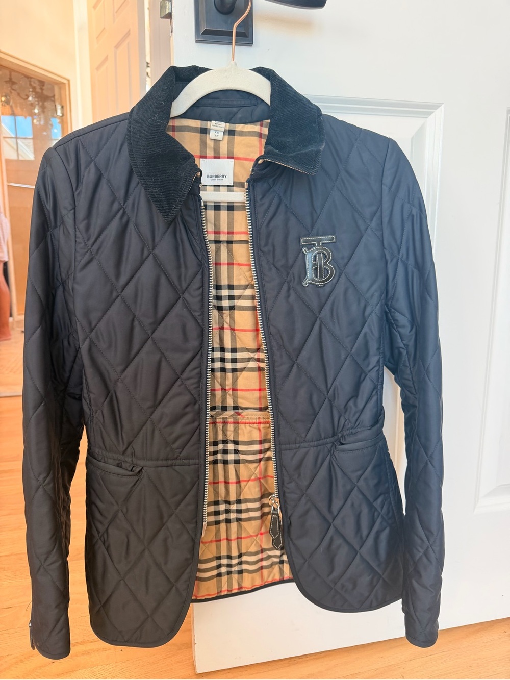 Burberry Black Quilted Lightweight Jacket with Signature Check Lining